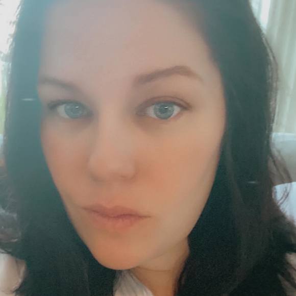 Profile Picture of Jeanette Keil (@jeanette_keil) on Poshmark