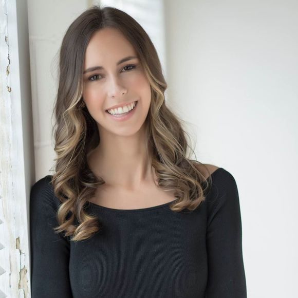 Profile Picture of Danielle Fleck (@daniellekfleck) on Poshmark