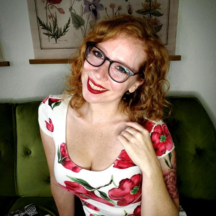 Profile Picture of Clementine (@clementinereadsit) on Tiktok