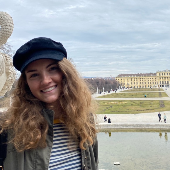 Ashley Vannoy - Poshmark Profile Picture of Ashley Vannoy (@croissant00) on Poshmark