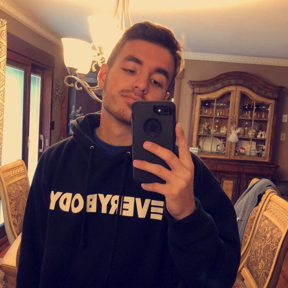 Profile Picture of Michael Luster (@mluster1999) on Poshmark