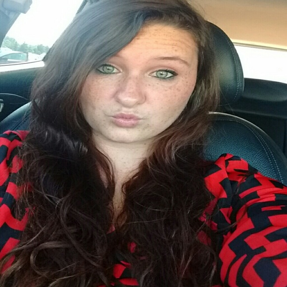 Profile Picture of Amanda Collet (@amanda_collet90) on Poshmark