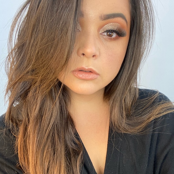 Profile Picture of Paola Ayala quijano (@paoayaq) on Poshmark