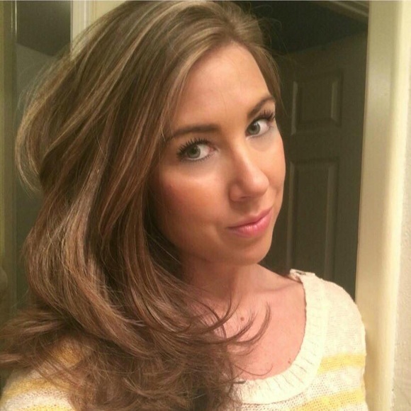 Profile Picture of Nicole Musto (@soiz9) on Poshmark