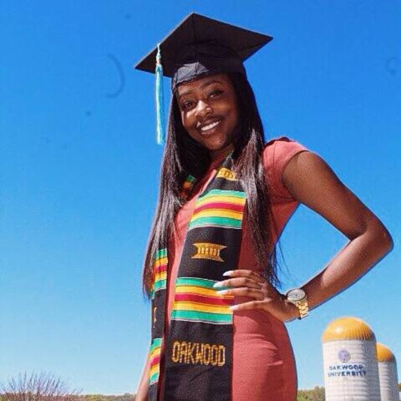 Profile Picture of Taylor Farrell (@ltf1992) on Poshmark