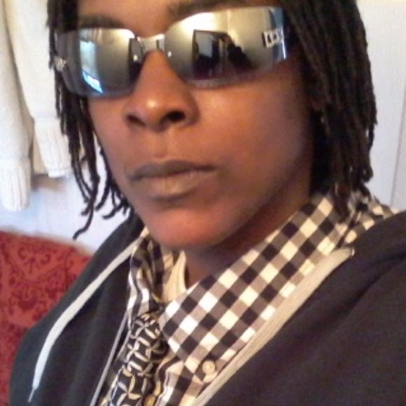 Profile Picture of Taz Lee (@tanyica) on Poshmark