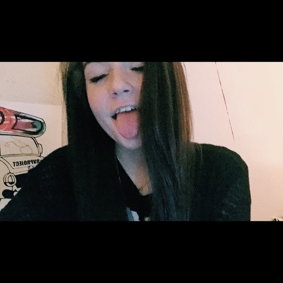 Profile Picture of Madison Vecchiarelli (@mxdison_) on Poshmark