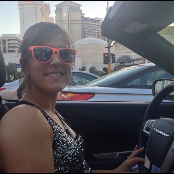 Profile Picture of Lauren Huyck (@laurenjhuyck) on Poshmark