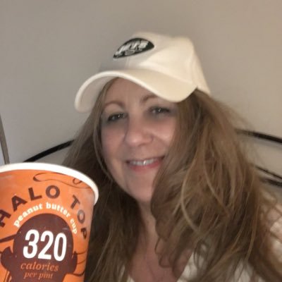 Profile Picture of Wendy Papallo Demora (@ckickenparm) on Twitter