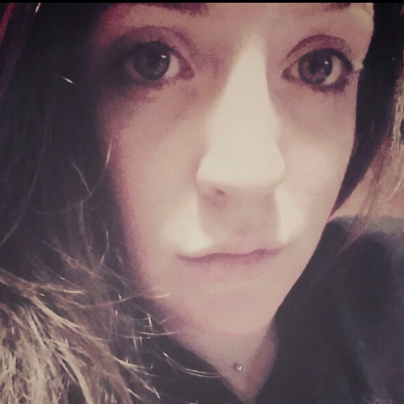 Profile Picture of Jocelyn Clinger (@jocelynclinger) on Poshmark