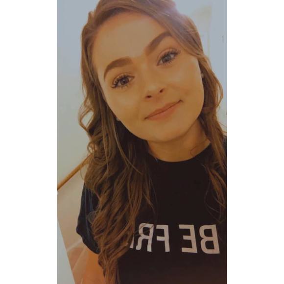 Profile Picture of Alexa Jones (@alexa_rae98) on Poshmark