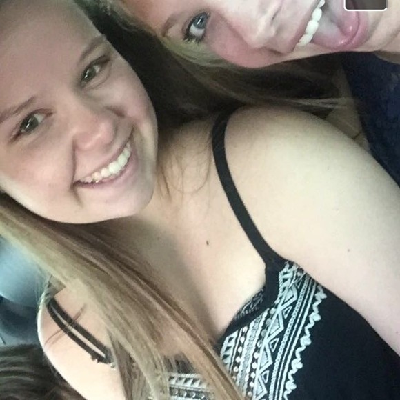 Profile Picture of Taylor Lowdermilk (@tay1234lowd) on Poshmark