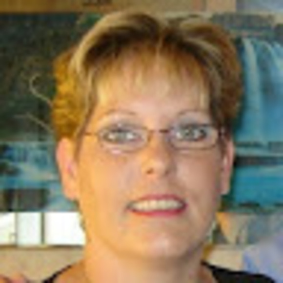 Profile Picture of Tami Bates (@tambam9669) on Poshmark