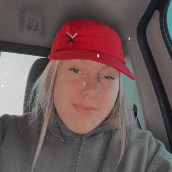 Profile Picture of Maggie Bertwell (@maggiebertwell) on Poshmark