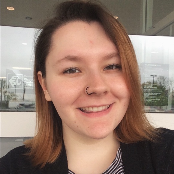 Profile Picture of Abbie Drollette (@oisome) on Poshmark