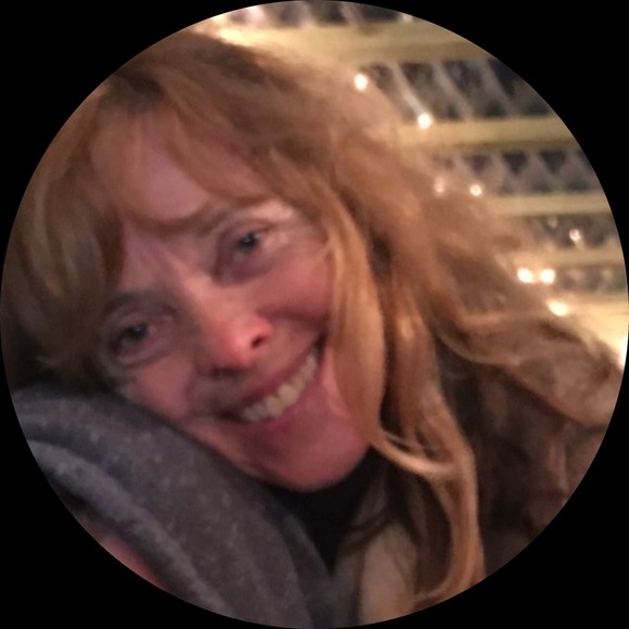Profile Picture of Beth Crawford (@liesle7881) on Poshmark