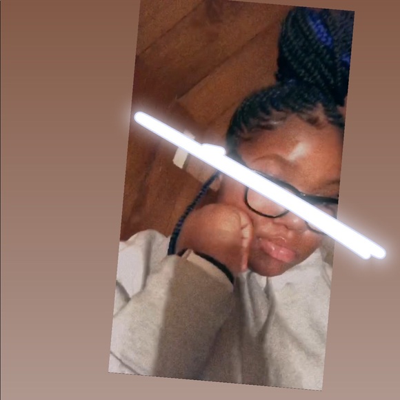Profile Picture of Aniya Abney (@aniyaakelanii) on Poshmark