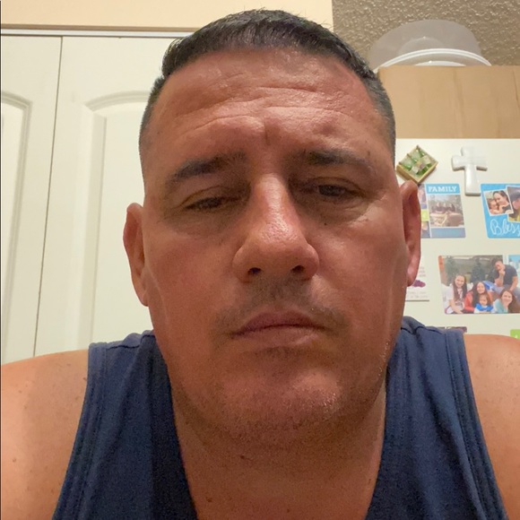 Profile Picture of Ariel Leon (@arielleon72) on Poshmark