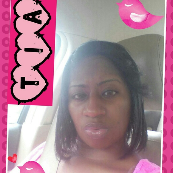 Profile Picture of Amy English (@amye59) on Poshmark