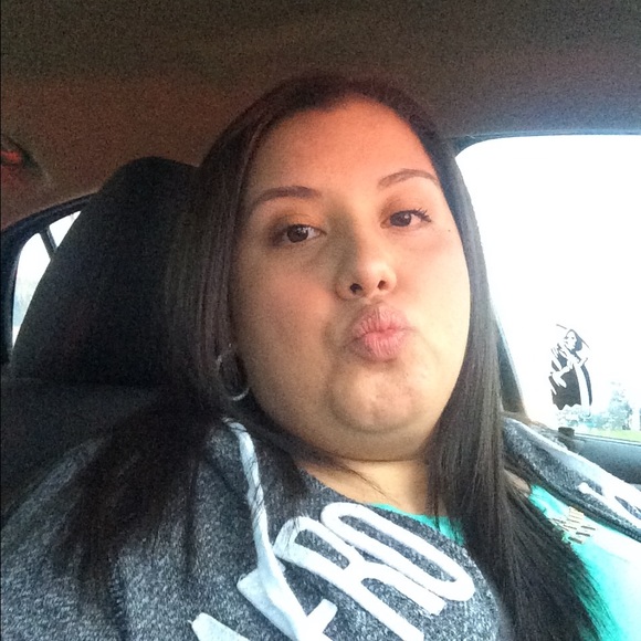 Profile Picture of Rosa Gonzalez (@gonzalez_ros) on Poshmark