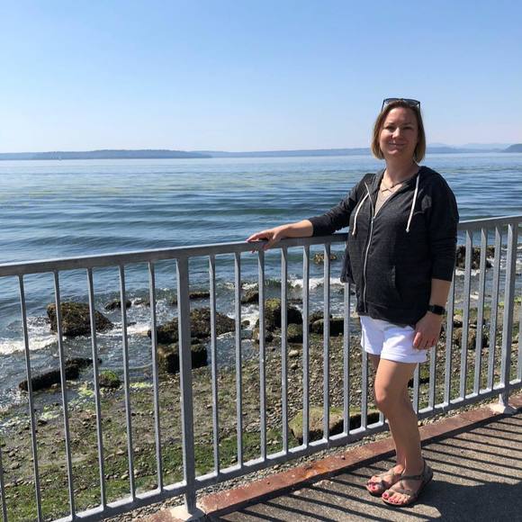 Profile Picture of Amy Bledsoe (@evolvingamy) on Poshmark