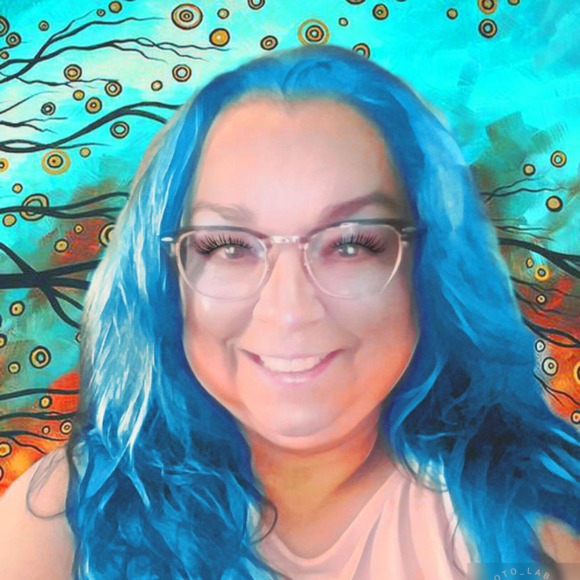 Profile Picture of Vera Stempski (@vera_stempski) on Poshmark