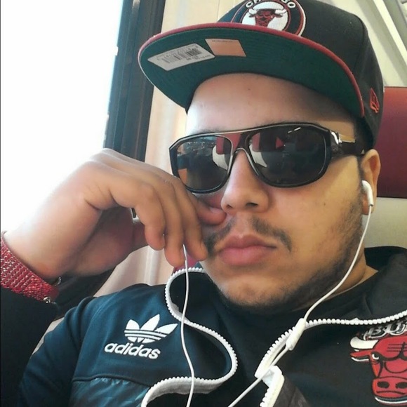Profile Picture of Adam Gonzalez (@adamgonzalez188) on Poshmark