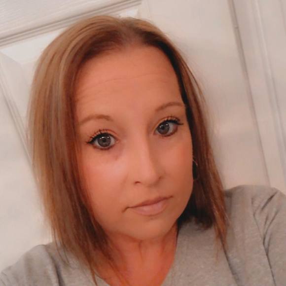 Profile Picture of Brandy Neely (@brandyh627) on Poshmark