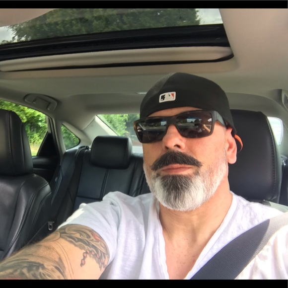 Profile Picture of Jeff Hume (@jhume9er) on Poshmark