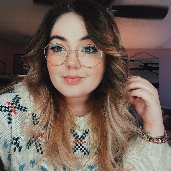 Profile Picture of Leah Parson (@leah_parson) on Poshmark