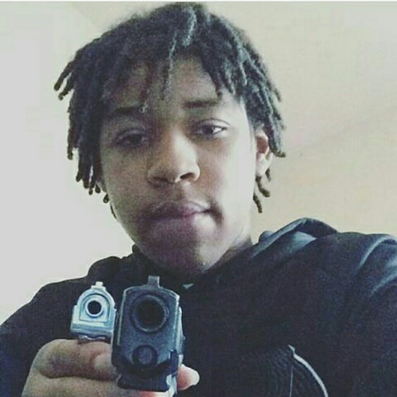 Profile Picture of Izeal Bell (@bigbandz_izzy) on Poshmark