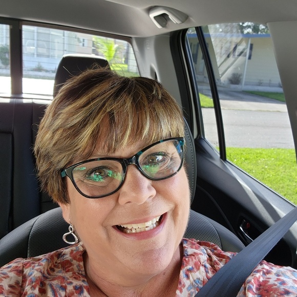 Profile Picture of Jo beth Latimer (@bethiesmiles) on Poshmark