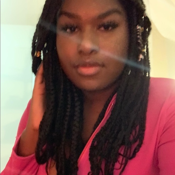 Profile Picture of Savannah Craig (@savannahcrai952) on Poshmark