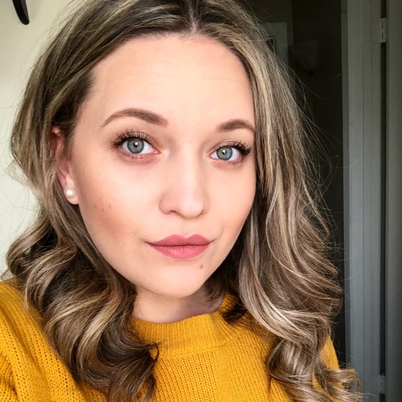 Profile Picture of Lenka Harris (@lenla) on Poshmark