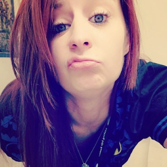 Profile Picture of Emmers Neupauer (@emmersneup30) on Poshmark