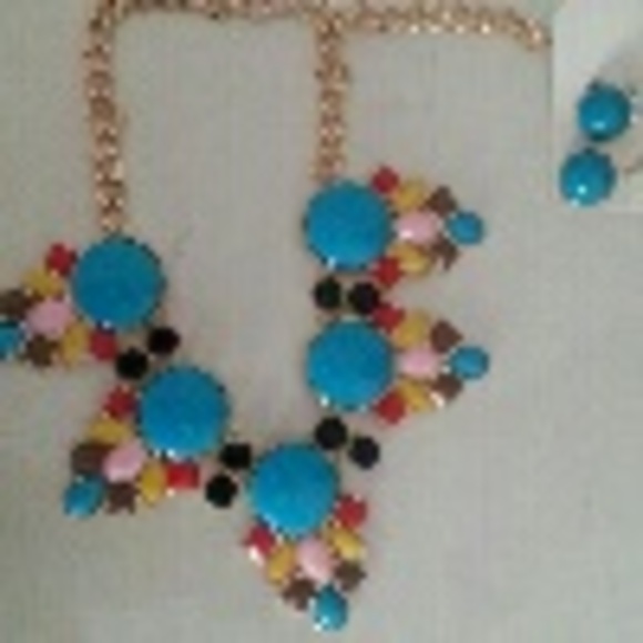 Profile Picture of Zee Zee (@flyhighlovingit) on Poshmark