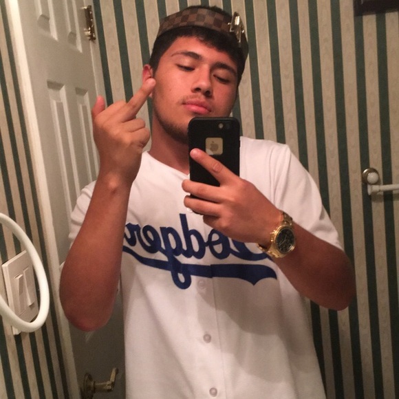 Profile Picture of Andy Pinedo (@bigb04t) on Poshmark