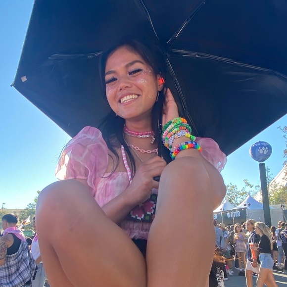 Profile Picture of Julia celine kyle Roa (@tiny_tnt) on Poshmark
