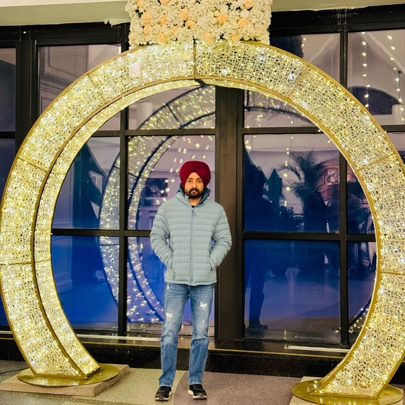 Profile Picture of Mandeep sekhon Sekhon (@sekhon388) on Poshmark