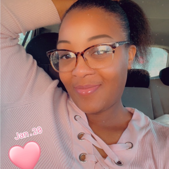 Profile Picture of Tabitha Thompson (@sexyt38967) on Poshmark