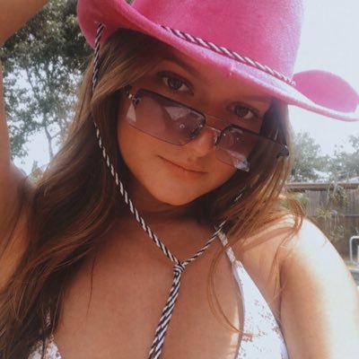 Profile Picture of Molly (@barnes_molly) on Twitter