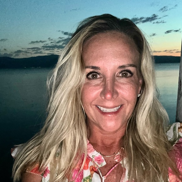 Profile Picture of Theresa Gernand (@theresaheist1) on Poshmark