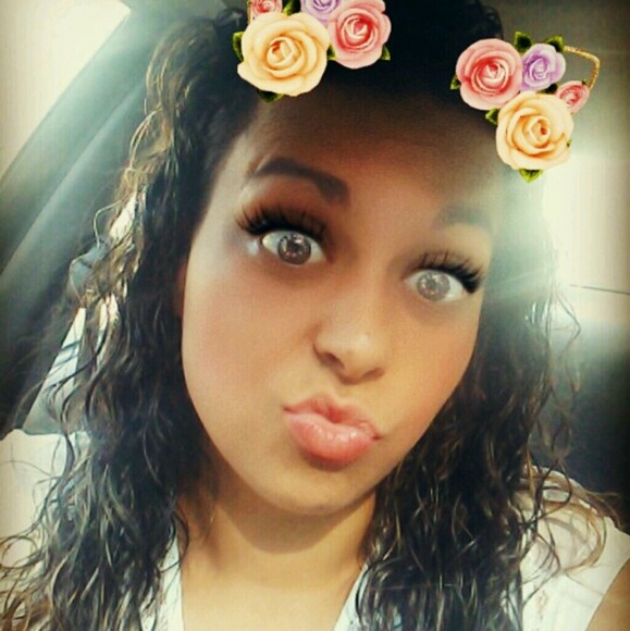 Profile Picture of Aleasha Wilbur (@leelyn94) on Poshmark