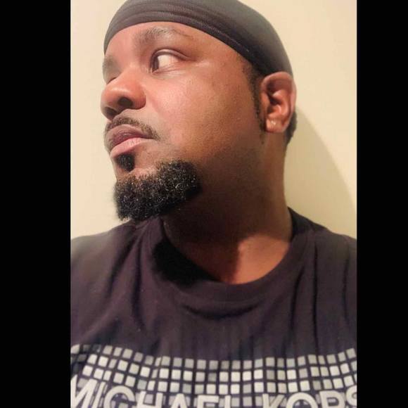 Profile Picture of Nelson Moses (@nelsonlmoses) on Poshmark