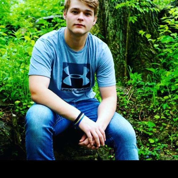 Profile Picture of Shawn Layne (@shawn_layne) on Poshmark