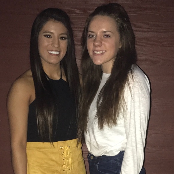 Profile Picture of Ashton Oxarart (@ashtonoxarart) on Poshmark