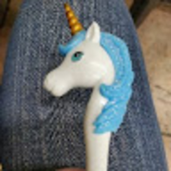 Profile Picture of Anna Wanna (@borntosing001) on Poshmark