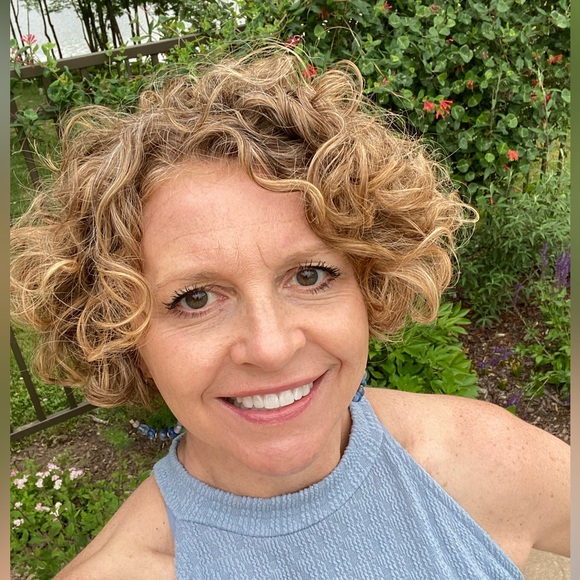 Profile Picture of Candace Fraser (@candacefraser) on Poshmark