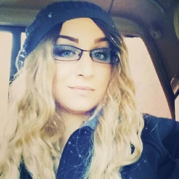 Profile Picture of Nikka Ruschmeyer (@nikka679) on Poshmark