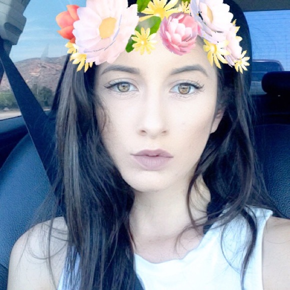 Profile Picture of Cheyenne Fain (@cheyfain) on Poshmark